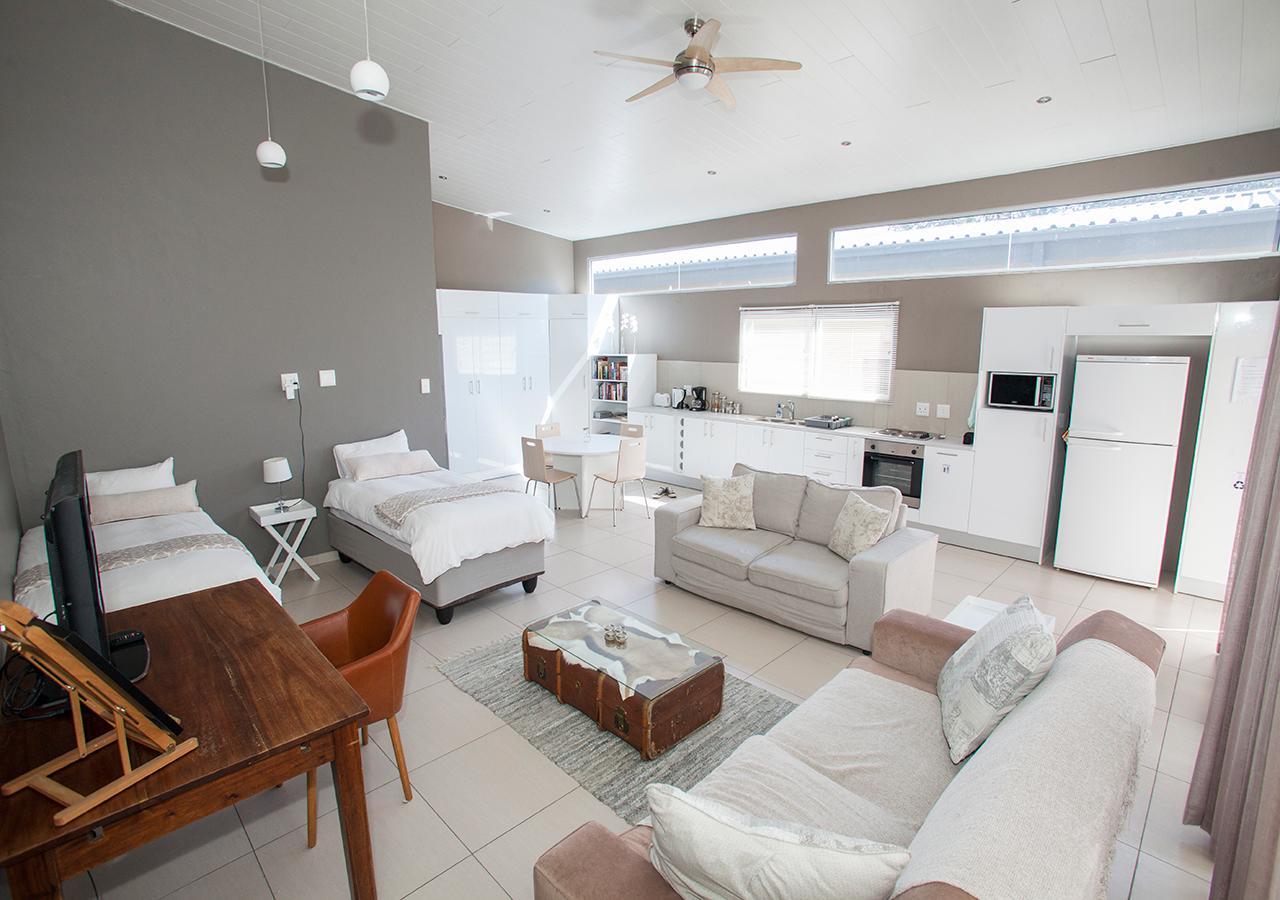 Rnb'S Studio Apartment Windhoek Luaran gambar