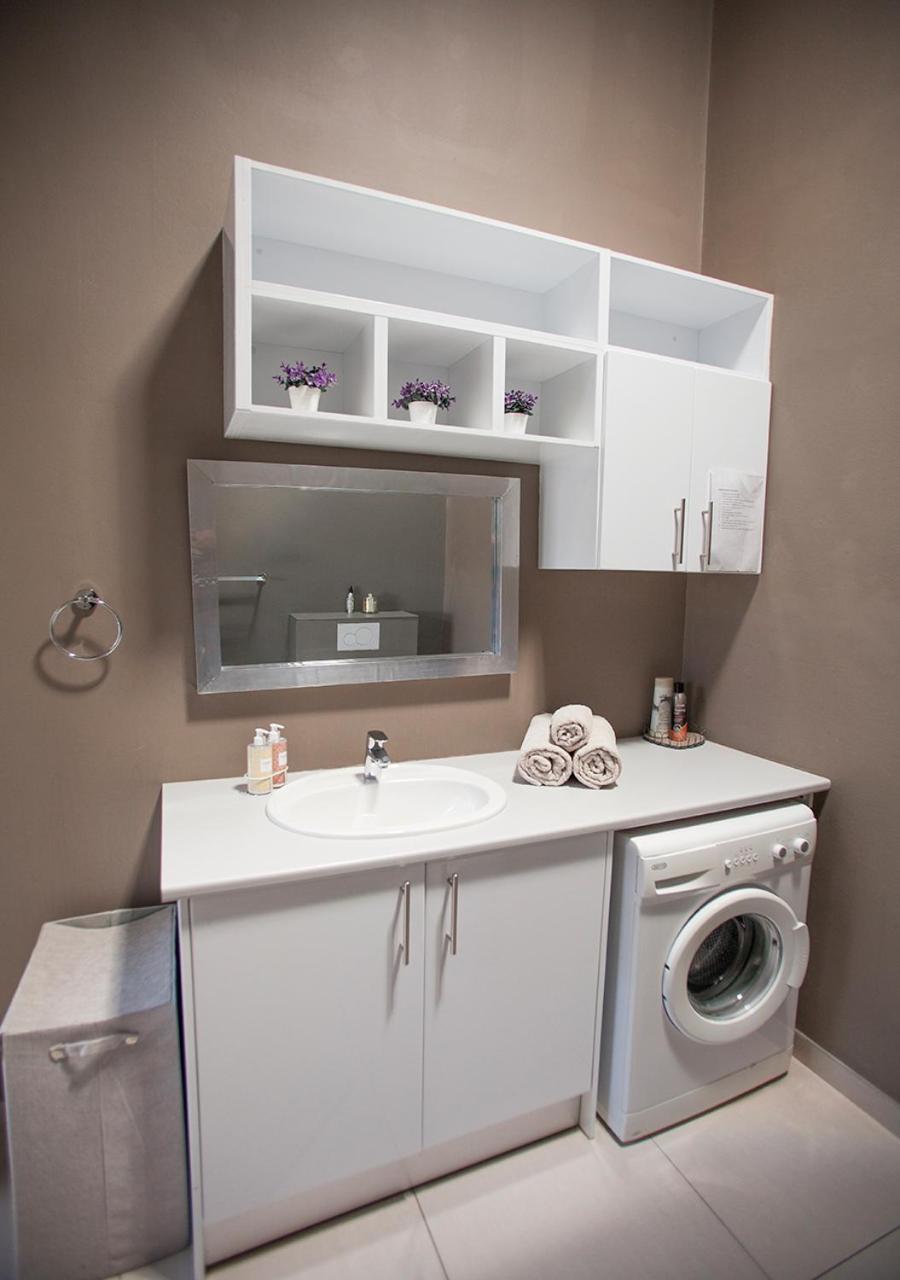 Rnb'S Studio Apartment Windhoek Luaran gambar