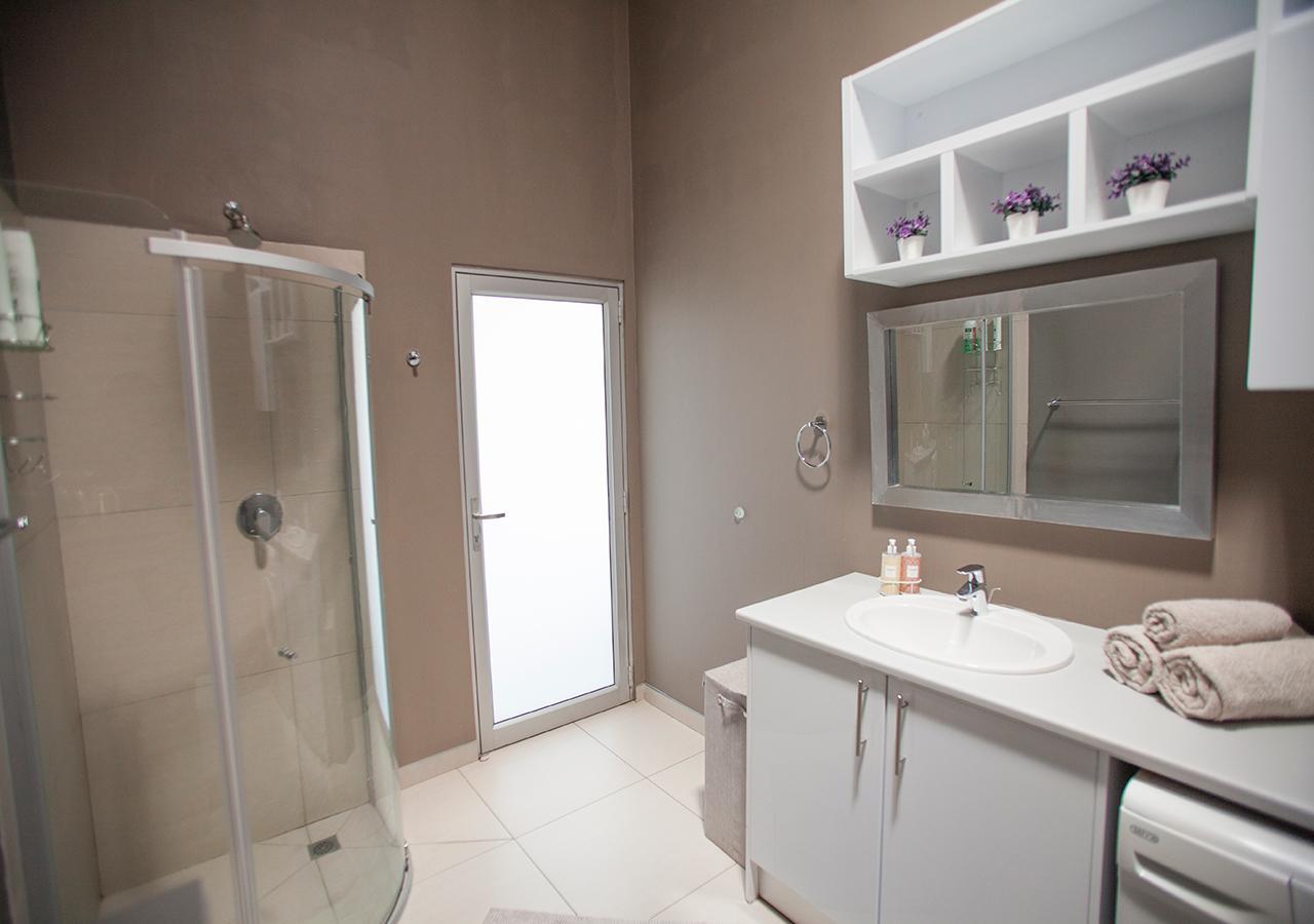 Rnb'S Studio Apartment Windhoek Luaran gambar