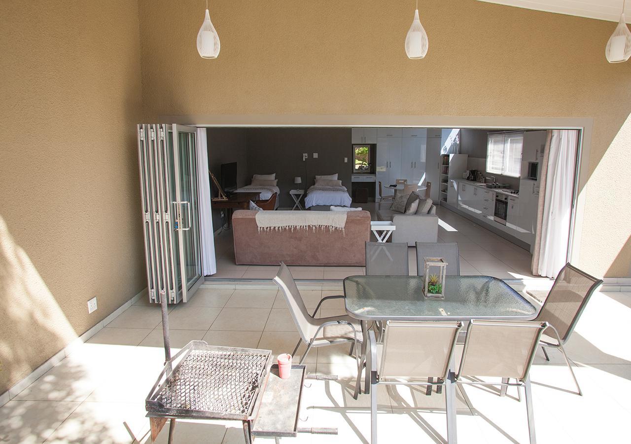 Rnb'S Studio Apartment Windhoek Luaran gambar