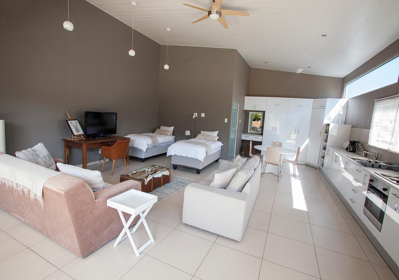 Rnb'S Studio Apartment Windhoek Luaran gambar