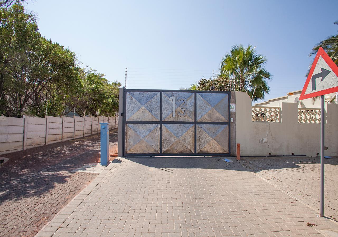 Rnb'S Studio Apartment Windhoek Luaran gambar